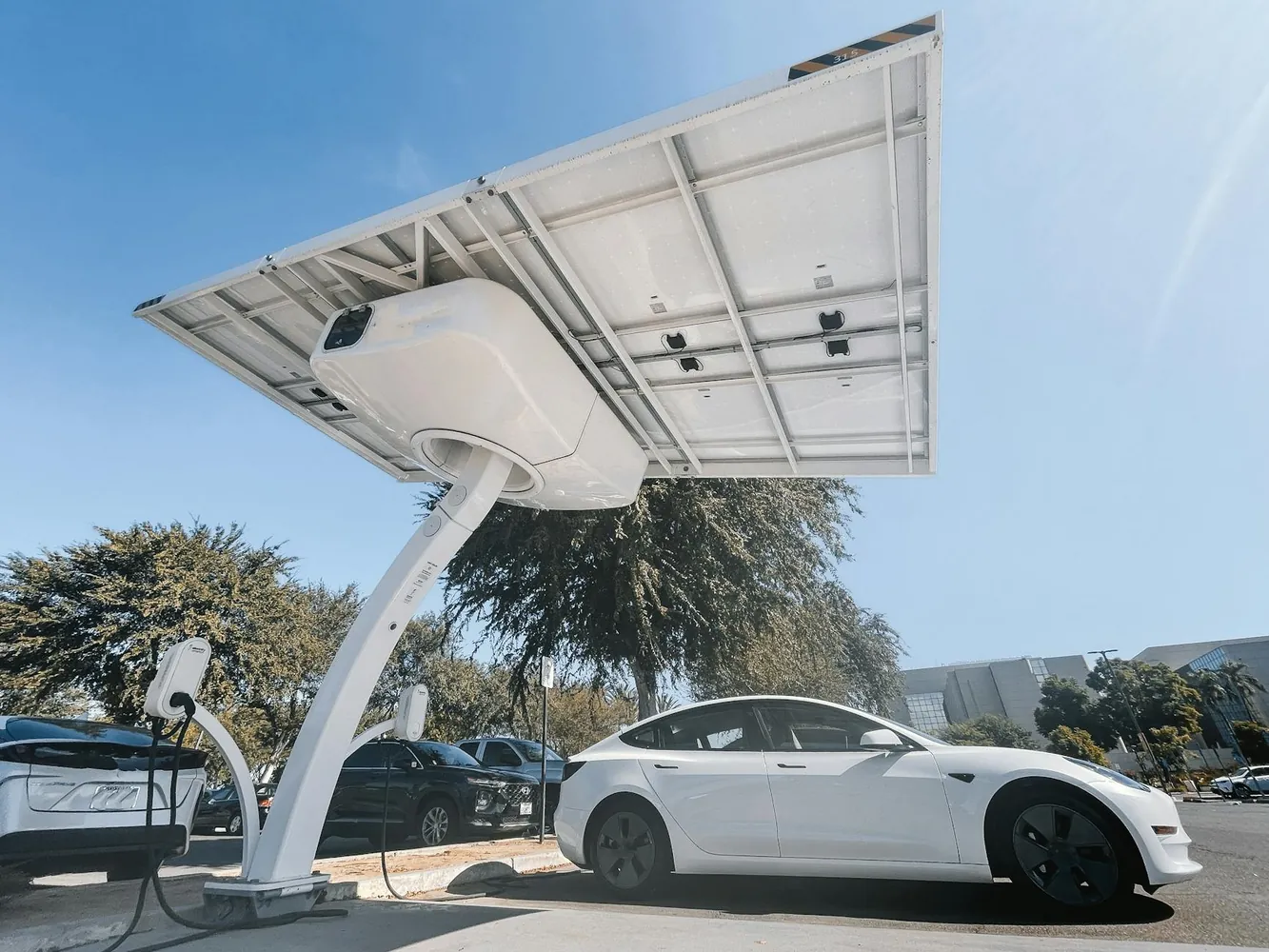 Maximizing Energy Efficiency with Solar and EV Charging Systems